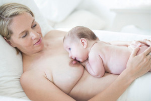 Tummy to tummy (intuitive breastfeeding)